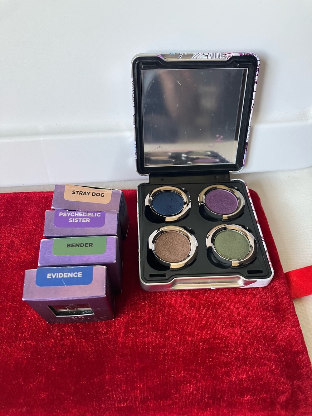 Urban Decay Four Eye Shadow Lot In Carry Case W Boxes Incl Stray Dog.